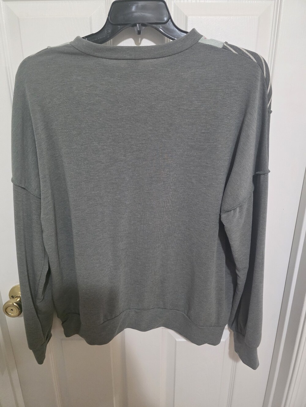 7th Ray Green Crew Neck Sweatshirt With Pockets. NEW - Picture 4 of 4